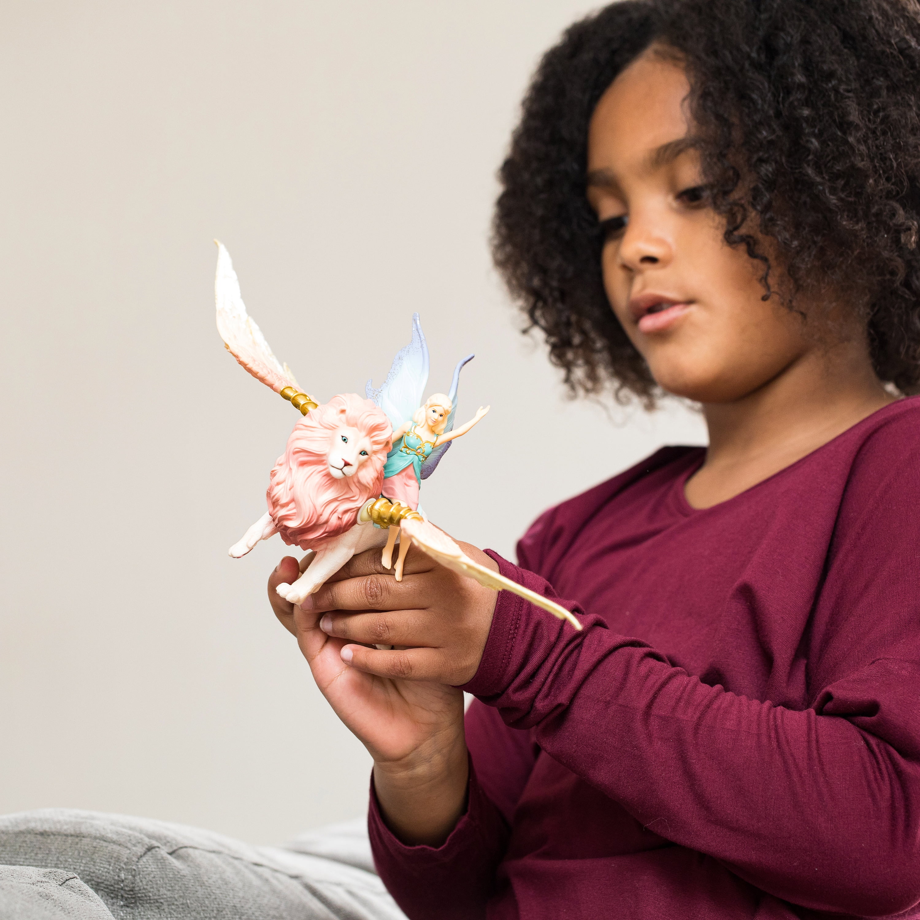 Schleich Bayala - Fairy in Flight on Winged Lion with Moveable Wings - Magnetic Toy Fairy Figurine Riding Magical Pink Lion - Kids Ages 5+