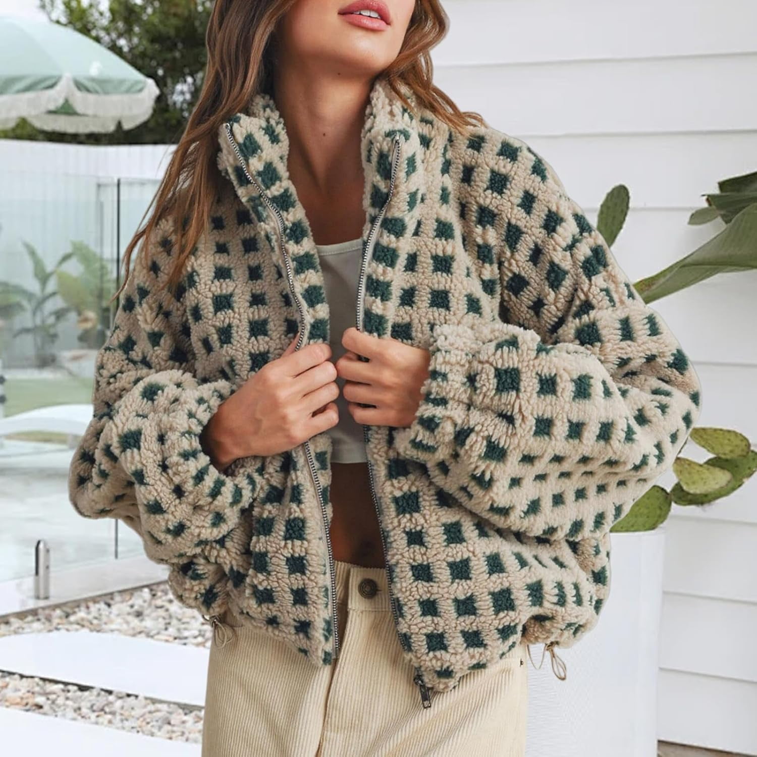 Womens Checkered Sherpa Jacket Cropped Fleece Plaid Jacket Casual Zip Up Warm Coat Winter Fuzzy Outwear with Pockets