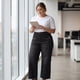 thumbnail image 2 of GRACE & GRANDEUR Pantalones de mezclilla de mujer talla grande de pierna ancha de cintura alta, pantalones palazzo lavados, jeans de moda casual con bolsillos 2X negros, 2 of 8