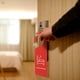 thumbnail image 4 of No perturbe el signo de doble letrero de la puerta del hotel de la puerta del hotel de la oficina del colgador de la oficina del hotel etiqueta de la habitación del hotel, 4 of 5