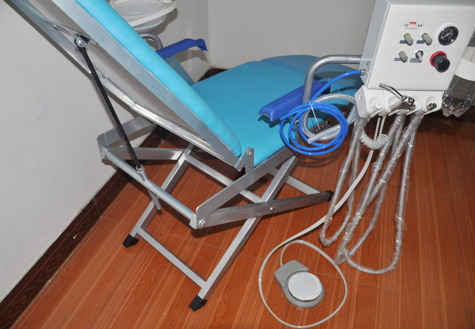 Portable Dental Folding Chair With LED Light Turbine Unit Medical Equipment