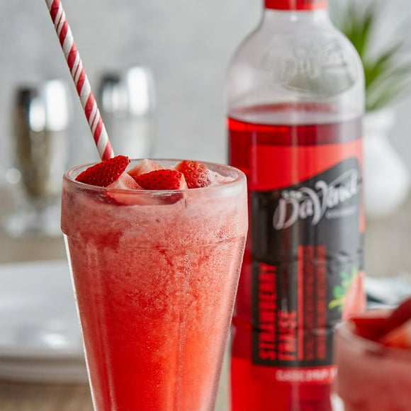 DaVinci Gourmet 750 mL Classic Strawberry Flavoring / Fruit Syrup