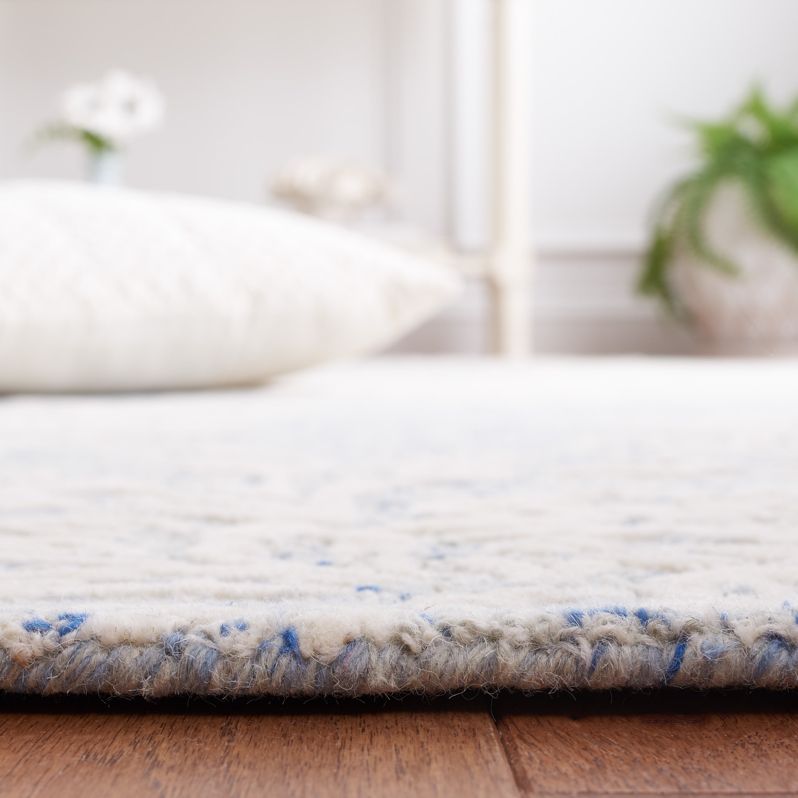 SAFAVIEH Jardin Lucille Leaves Area Rug, Blue/Ivory, 4' x 6'