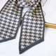 thumbnail image 4 of Triángulo oblicuo femenino agudo geométrico cálido pequeño grueso cuello de punto de s mujeres de invierno bufanda de punto envoltura Gris beige BLESIY Bufanda larga de mujer, 4 of 8