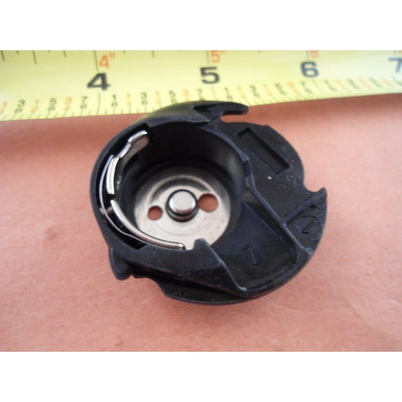 SINGER Athena 2639,7422,7424,7426,7430,7436,7468 Futura SES 1000 & SES 2000 Bobbin Case #86132