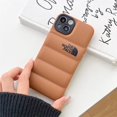 thumbnail image 4 of Lujo la cara norte 3D abajo chaqueta de la caja del teléfono para el iPhone 11 12 13 Pro Max a prueba de golpes de silicona suave cubierta de la caja de protección de la Cámara HEL4, 4 of 4