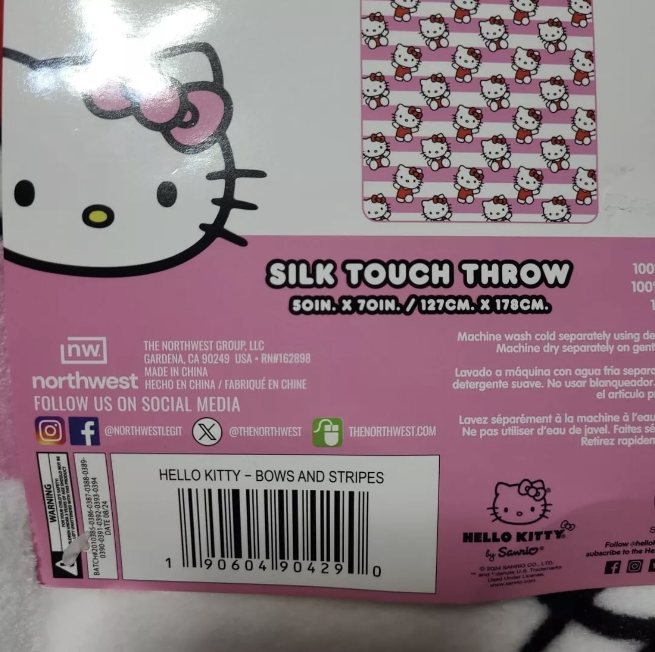 Hello Kitty Bows and Stripes Silk Touch Throw 50x70