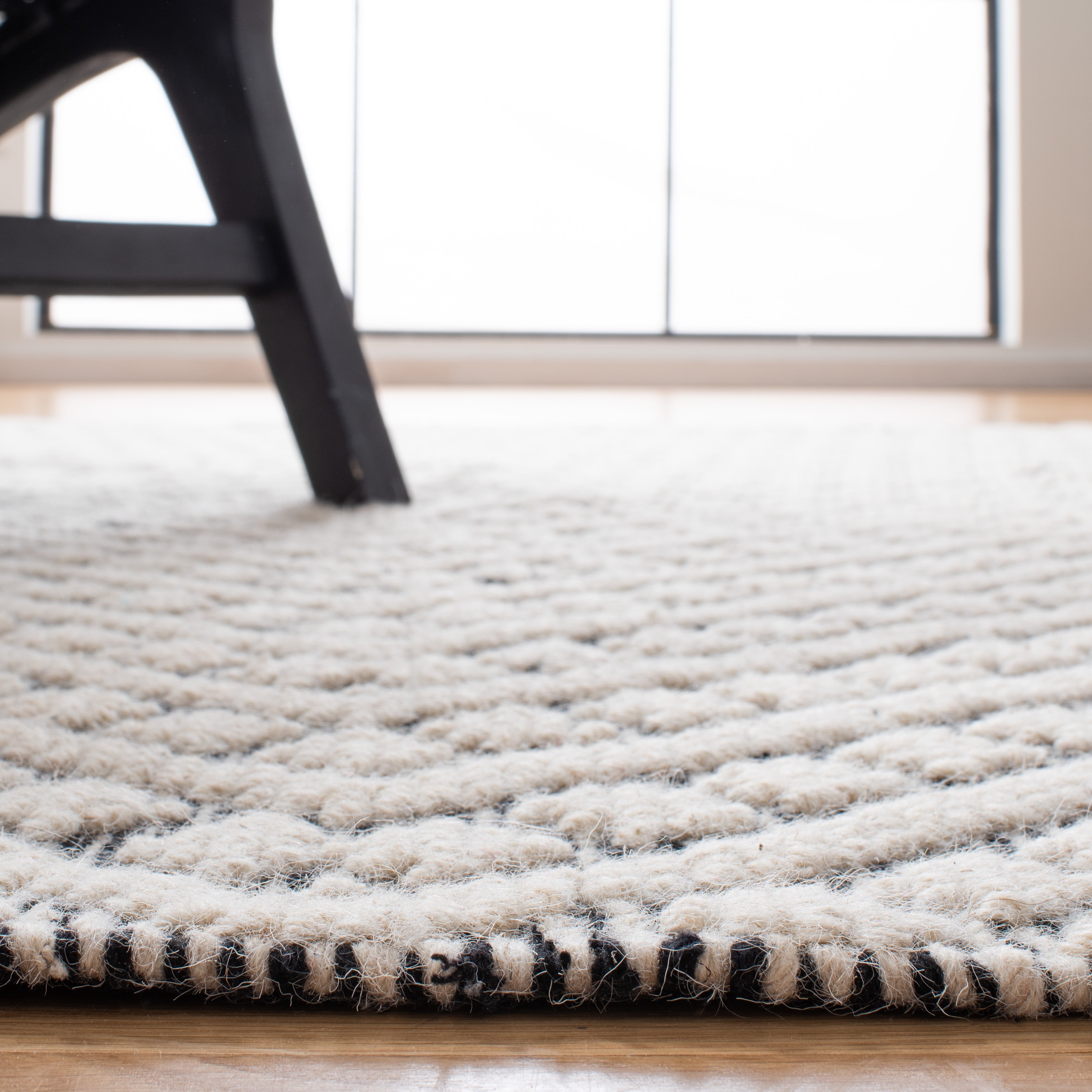 SAFAVIEH Natura Bradach Geometric Runner Rug, Ivory/Black, 2'3" x 6'