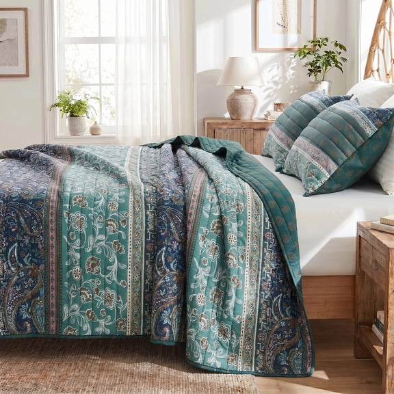 Regency Heights Boho Floral 3-Piece Quilt Set, Lightweight Reversible Patchwork Quilt Bedding Set with Pillowcases, Soft Breathable Bedspread for All Season, Green, Full/Queen