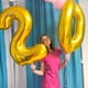 thumbnail image 5 of Globos dorados grandes de 32 pulgadas con figuras de 18, 20, 30, 40, 50, 60, 70, 80 y 90 años para adultos, cumpleaños, aniversario, decoración, bolas con números, suministros, 5 of 5