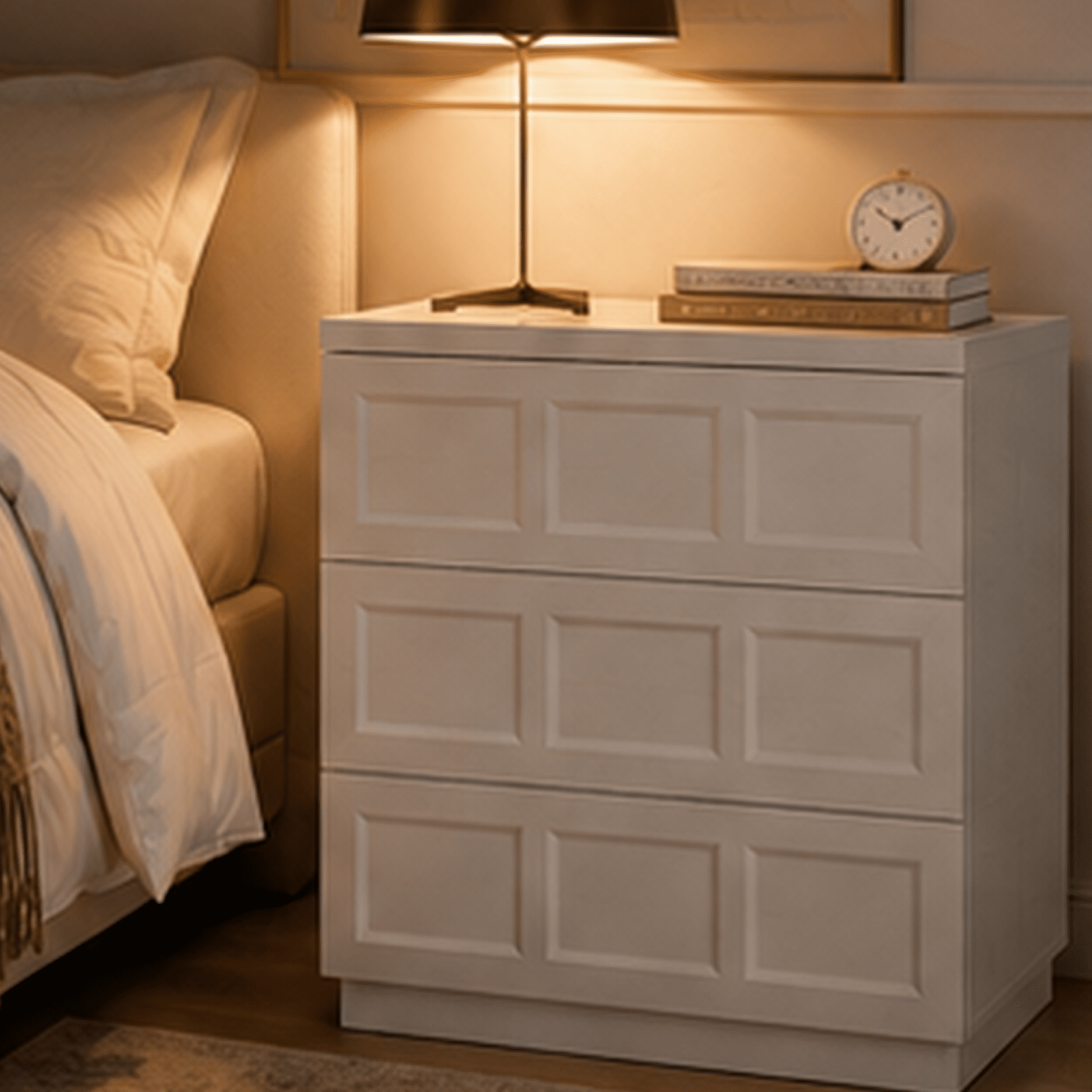 HOMOOI Rustic Nightstand with 3 Drawers, Boho Thickened Wood Bedside Cabinet with Smooth Gliding Drawers, Modern Anti-Wobble Side End Table for Bedroom，White