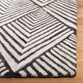 thumbnail image 3 of SAFAVIEH Micro-Loop Horatio Diamond Trellis Wool Area Rug, Charcoal/Ivory, 2'6" x 4', 3 of 4