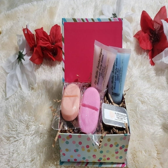 Spa Set for Women, Spa Gift Set for Mom, Gifts Under 30, Natural Bath Gift Basket Women | 1 Chill Pill Bath Bomb | 1 Chill Pill |   2 1oz Hand Lotion | 1 Lip Balm