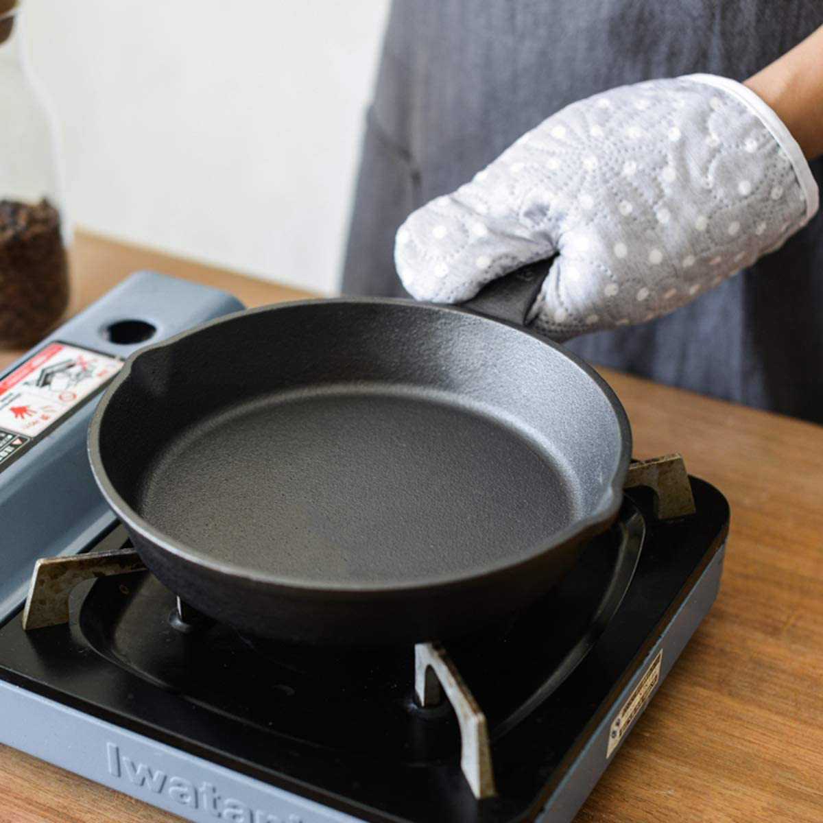 PreSeasoned Cast Iron Skillet, NonStick, 9.85 inch Frying Pan Skillet Pan For Stovetop, Oven