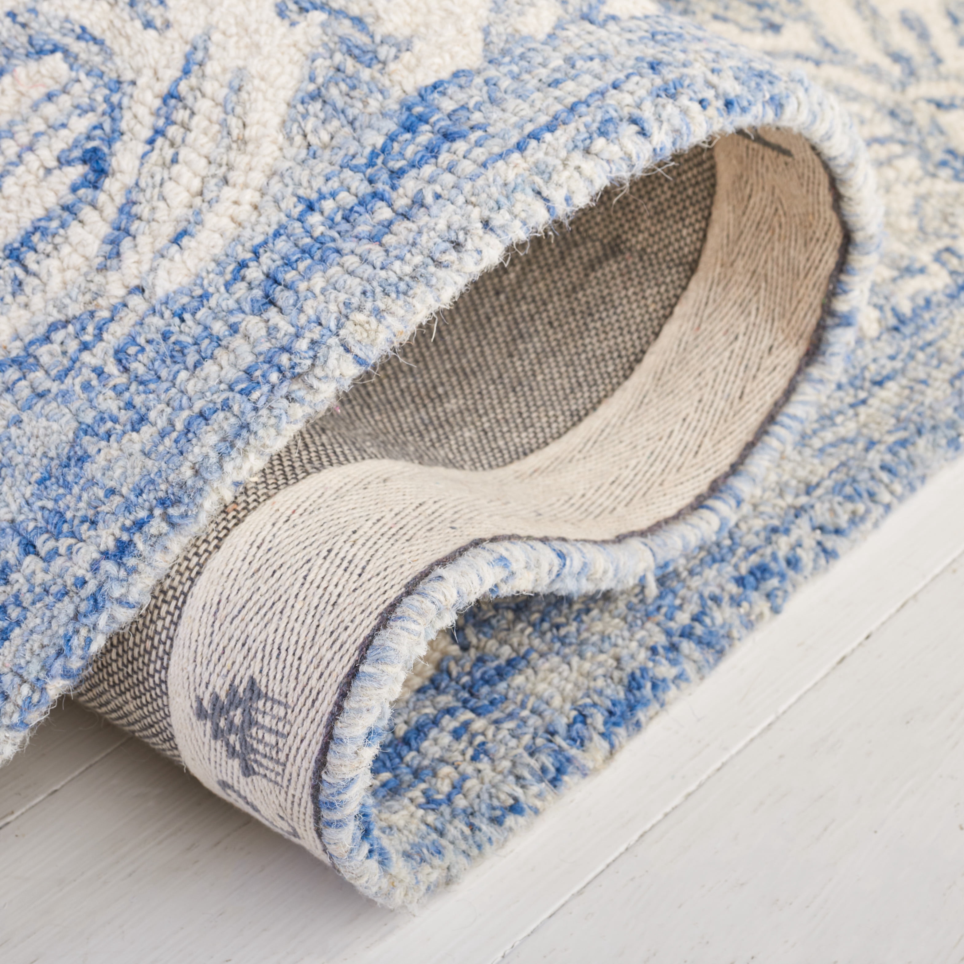 SAFAVIEH Micro-Loop Romain Damask Wool Area Rug, Blue, 5' x 8'
