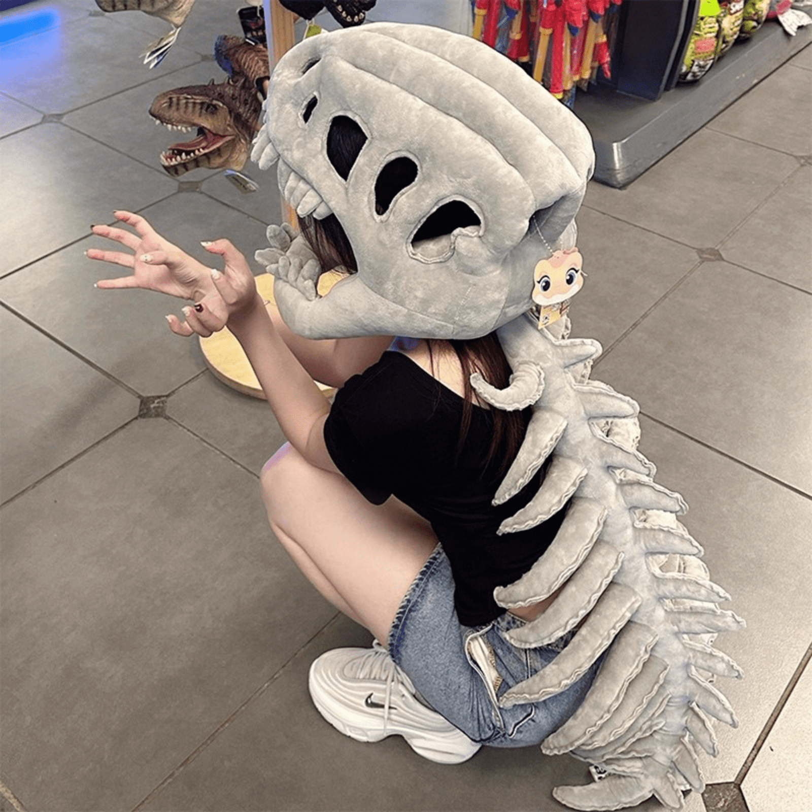 3D Dinosaur Skeleton Plush Toy, Realistic Fossil Skull Stuffed Plush with Soft Spine Tail, Giant Jurassic Dinosaur Plush Figure, Creative Cosplay Decoration for Home, Party, Halloween, Gift Display