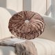thumbnail image 5 of Almohada de terciopelo de lujo con textura de flor de hielo para cama y sofá, cojín redondo de felpa para descansar y brindar comodidad decorativa. Aestivo | Marrón | AESTIVO, 5 of 5