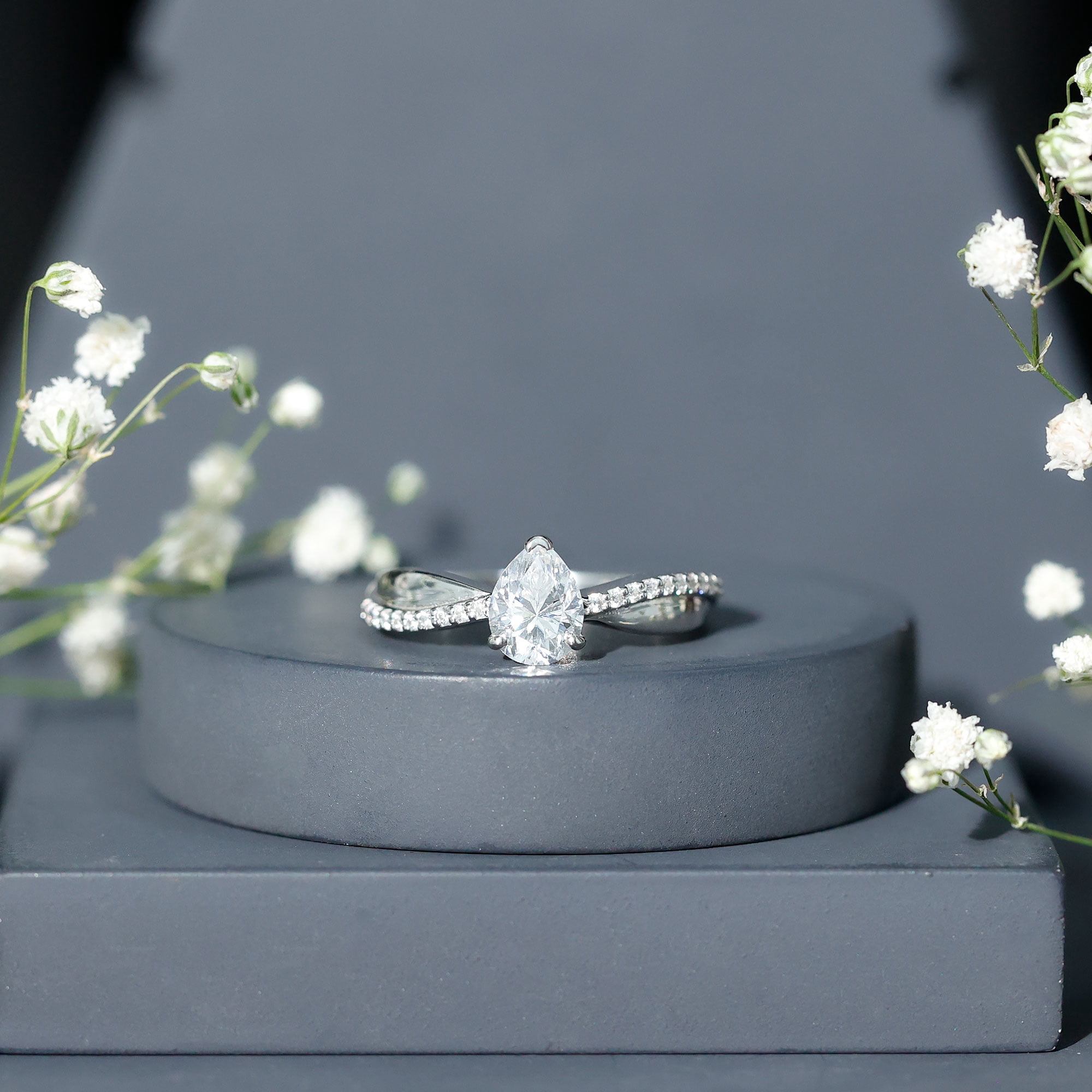 Rosec Jewels Pear Shaped Moissanite Solitaire Engagement Ring for Women (1.3 Carat, D-VS1 Quality) - Jewelry Box Included, 925 Sterling Silver, US 4.00