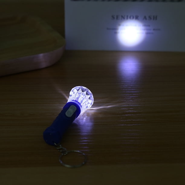Llavero portátil Linternas Mini linterna Autodefensa Linterna Bolsillo Antorcha peque?a Regalos luminosos Juguetes para ni?os Ni?os (4 piezas, color aleatorio)