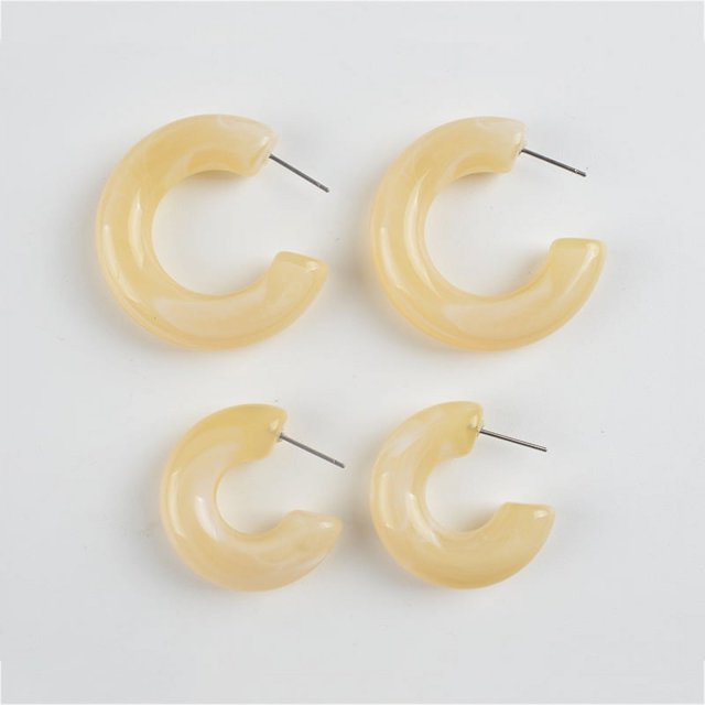 Estilo Tridimensional Tipo C Pendientes Distintivos Pendientes Acrílicos Color Caramelo para Mujer Pendientes Elegantes Pendientes Elegantes