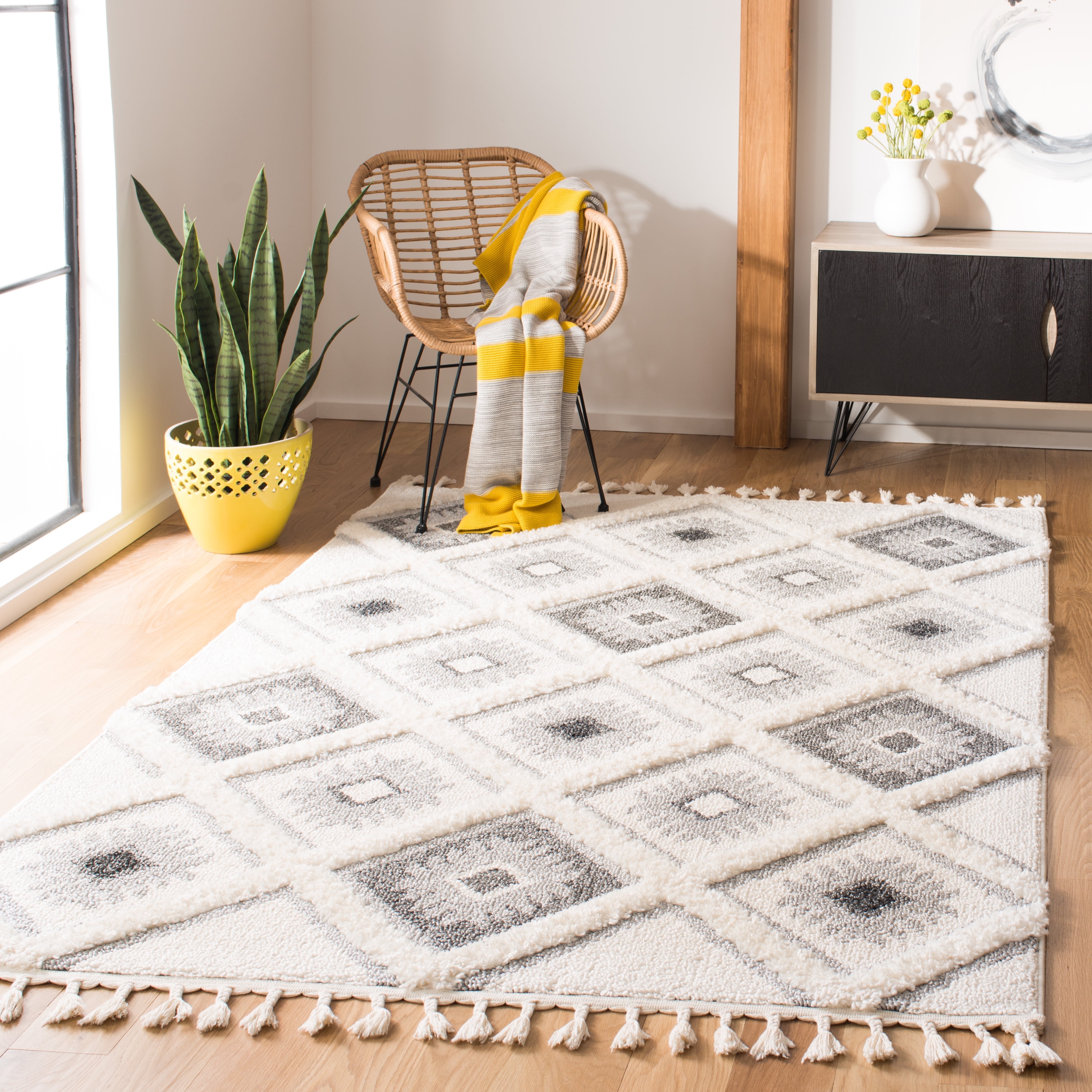 SAFAVIEH Moroccan Tassel Shag Elsie Moroccan Geometric Area Rug, Ivory/Grey, 5'3" x 7'6"