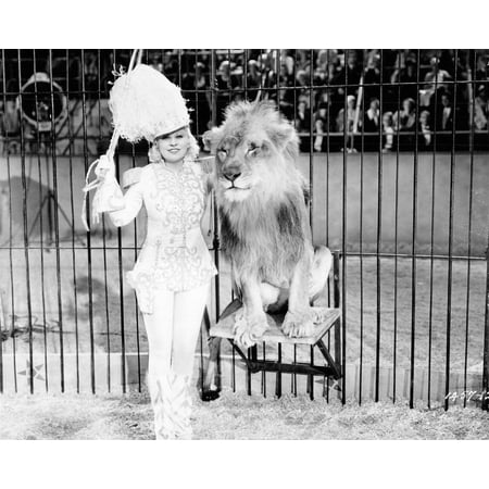 Mae West poses with lion in I'm No Angel 5x7 inch photo