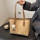thumbnail image 3 of Bolso de gran capacidad y alto valor para mujer, nuevo bolso de invierno 2025, versátil, para ir al trabajo, para mujer, bolso de hombro grande, 3 of 5
