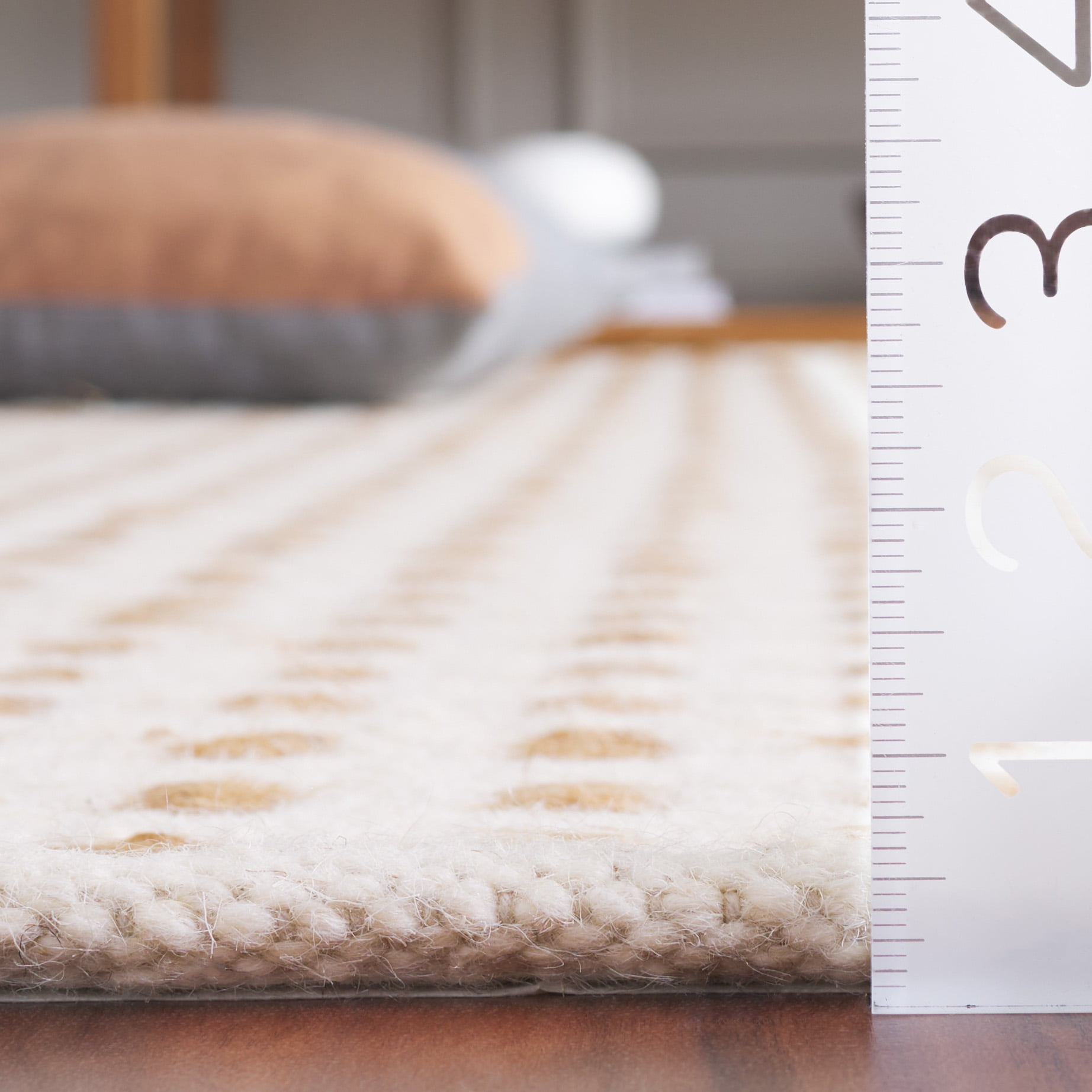 SAFAVIEH Natura Branislav Geometric Area Rug, Natural/Ivory, 4' x 6'