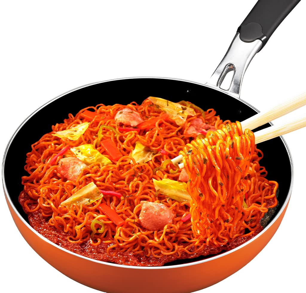 [SAPPORO ICHIBAN] Sriracha Yakisoba, Spicy Chow Mein, No. 1 Tasting Japanese Instant Noodles (3.6 Oz/102 g) (30 Packs)