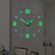 thumbnail image 4 of Reloj mural luminoso DIY a la moda para diseño para el salón, pegatinas de reloj europeas, relojes con espejo acrílico, reloj de cuarzo decorativo para el hogar, 4 of 5
