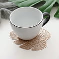 thumbnail image 4 of Fiudx Tapete de Monstera, Elegante Diseño de Pvc con Estampado Dorado, Aislante Térmico para Tazas y Platos, Estilo Único de Arte Hueco, Decoración de Mesa, Uso Doméstico, Idea de Regalo, Regalo para, 4 of 6