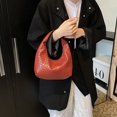 thumbnail image 2 of Bolso tejido de axila 2025 nuevo modelo de color sólido, gran capacidad, bolso de mano y hombro para mujer, práctico para el trabajo y las compras., 2 of 10