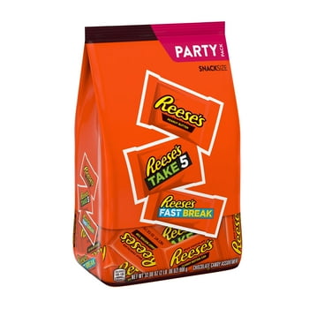 REESE'S Chocolate Peanut Butter Assortment Snack Size, Individually Wrapped Candy Bulk Party Pack, 32.06 oz