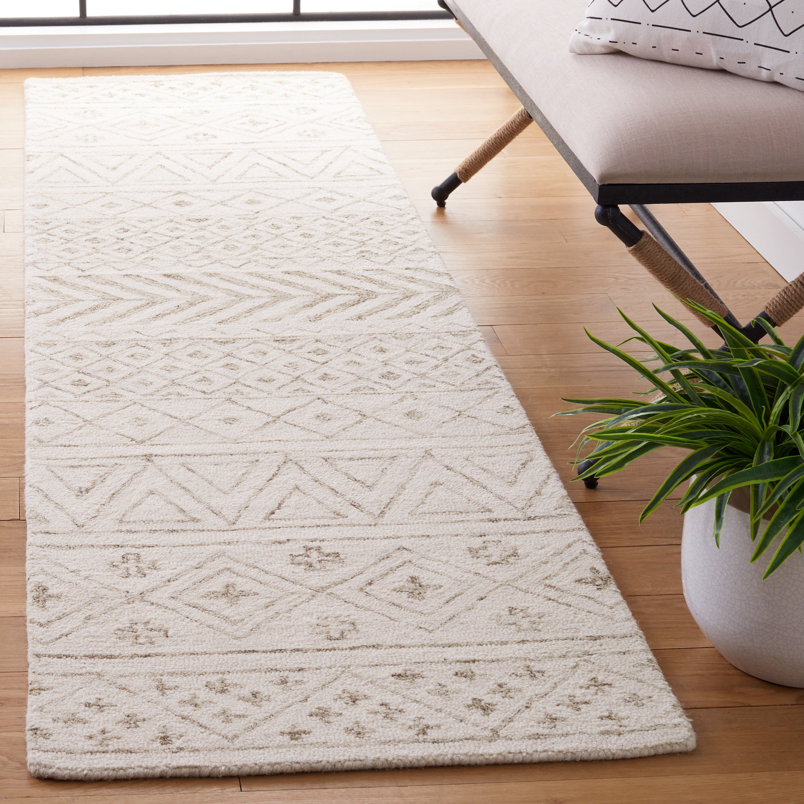 SAFAVIEH Metro Beaumont Southwestern Runner Rug, Ivory/Sage, 2'3" x 9'