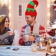 thumbnail image 5 of Gorro navideño con cascabeles | Gorro de Papá Noel de patchwork a rayas para fiestas | Tela ligera no tejida | Decoración divertida para niños y adultos, 5 of 6