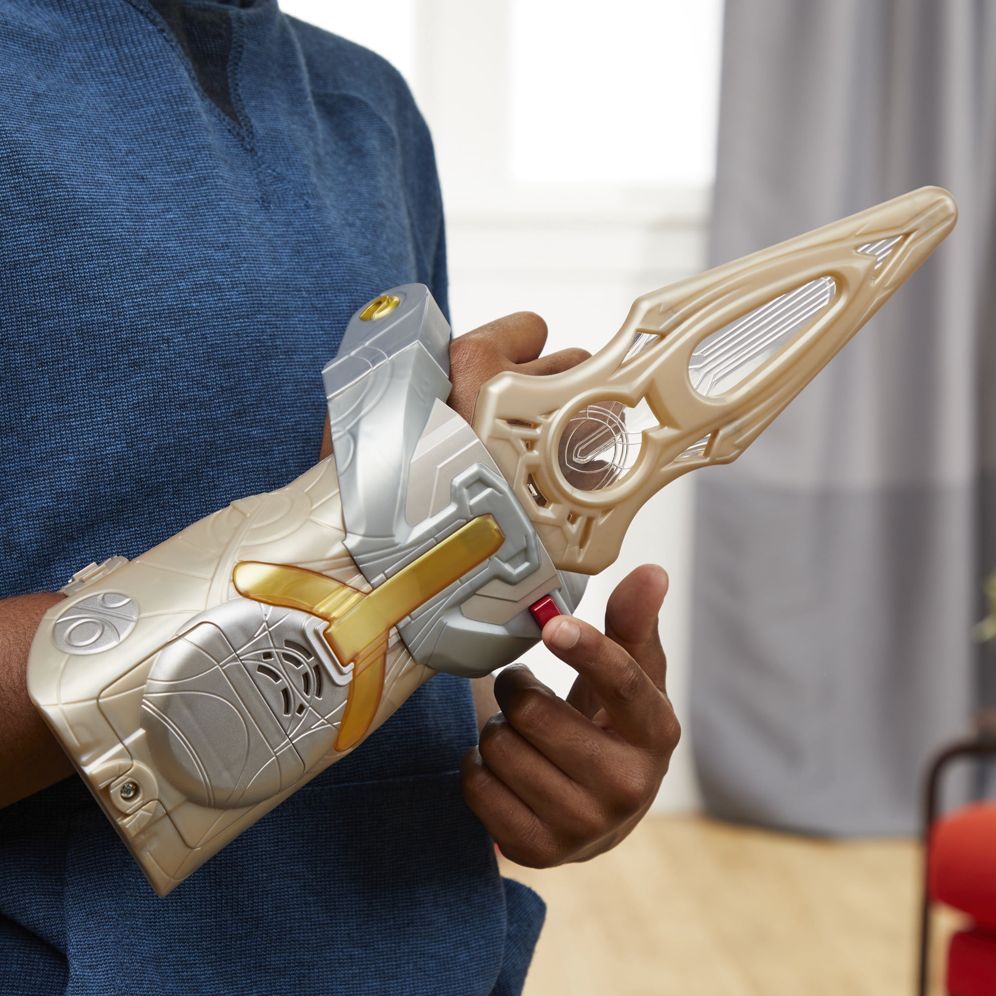 Marvel: The Eternals Cosmic FX Gauntlet Kids Toy Action Figure Accessory for Boys and Girls Ages 5 6 7 8 9 10 and Up