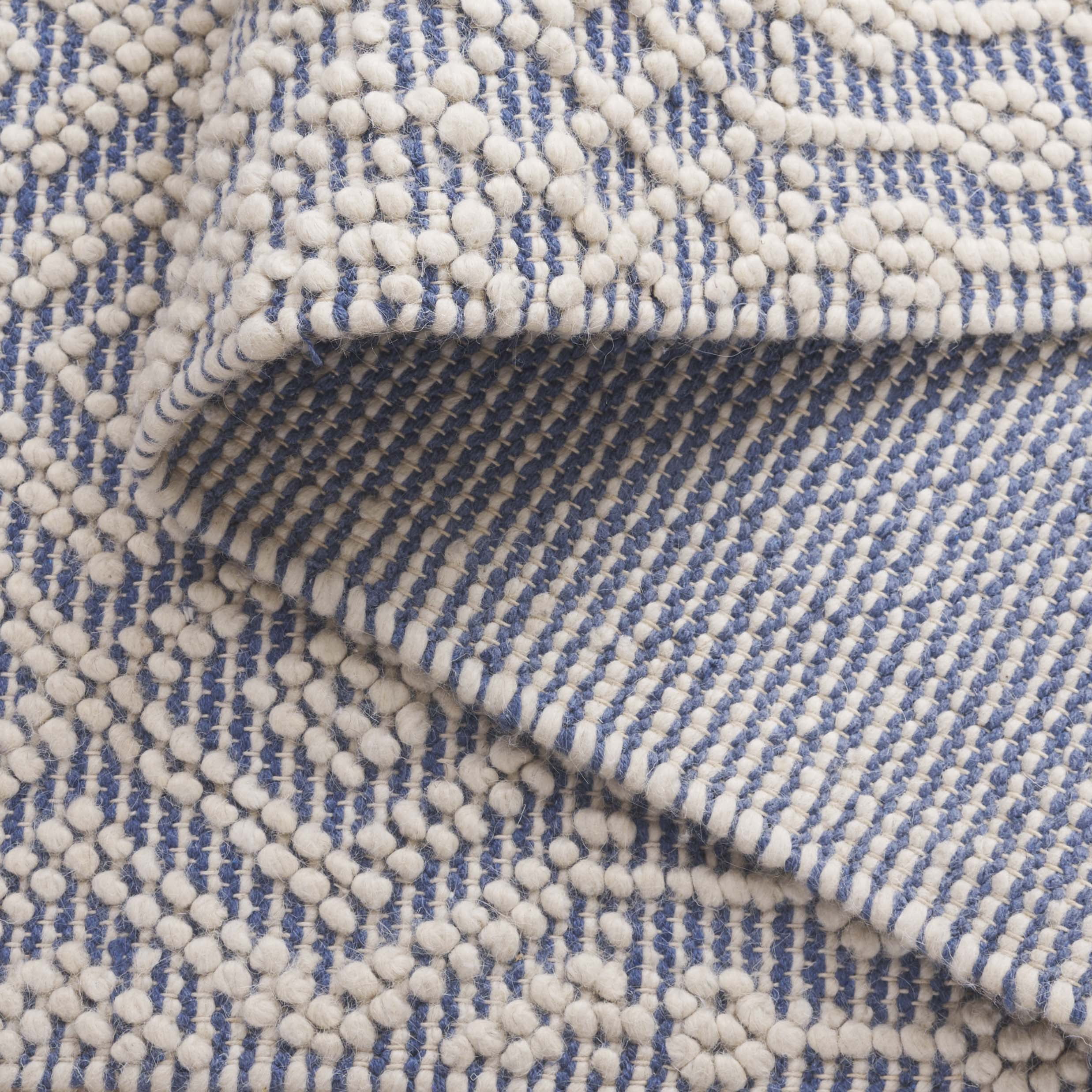 SAFAVIEH Natura Cordelia Southwestern Wool Area Rug, Ivory/Blue, 6' x 6' Square