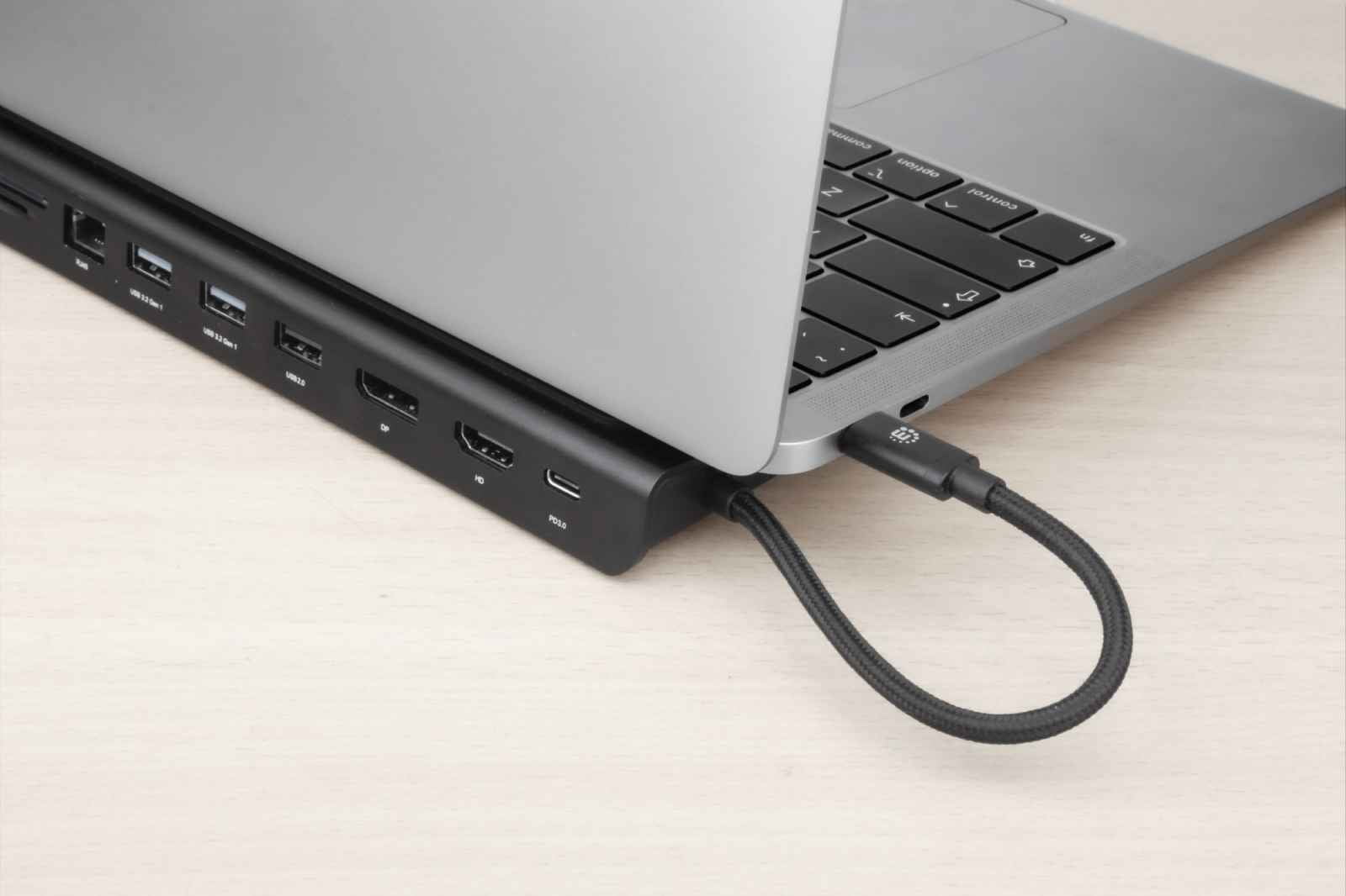 USB-C 11-in-1 Triple-Monitor Docking Station with MST