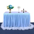 thumbnail image 1 of Falda de mesa larga en azul, ideal para decorar fiestas y eventos especiales. Hecha a mano con tul y satén, incluye cinta coordinada para fácil uso. Perfecta para mesas redondas o rectangulares,, 1 of 6