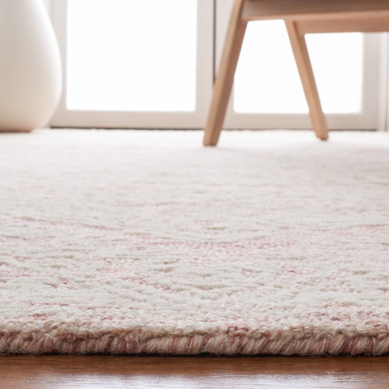 SAFAVIEH Metro Alaois Medallion Area Rug, Pink/Ivory, 6' x 9'