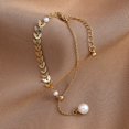 thumbnail image 4 of Bracelet Pendant Ajustable en Faux Perle avec Lien en Forme de Feuille, 4 of 10