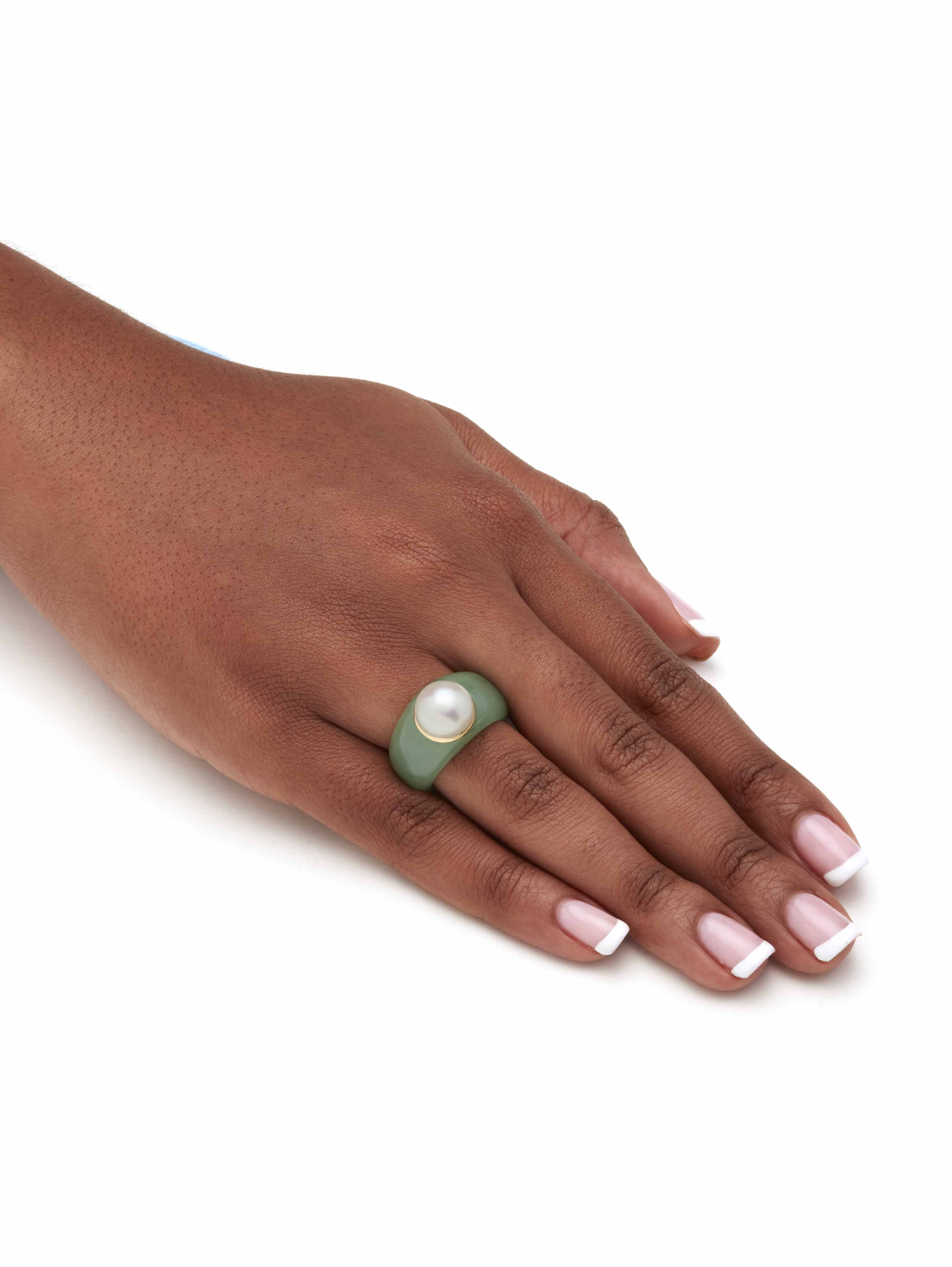 PalmBeach Jewelry Round Cultured Freshwater Pearl set in Genuine Black or Green Jade Ring 10k Yellow Gold