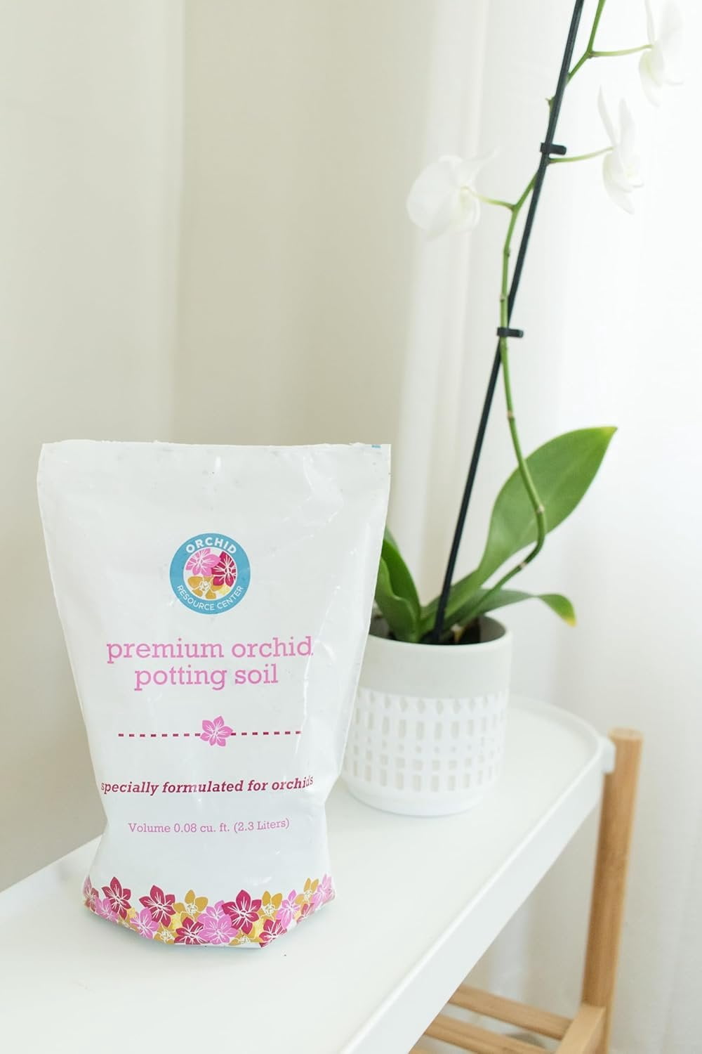 Houseplant Resource Center Orchid Soil Mix - Premium Potting Blend - Fast Draining, Non-Toxic, Nutrient-Rich, Sustainable - Ideal for Repotting Indoor Orchids - USA-Made - 1 Bag