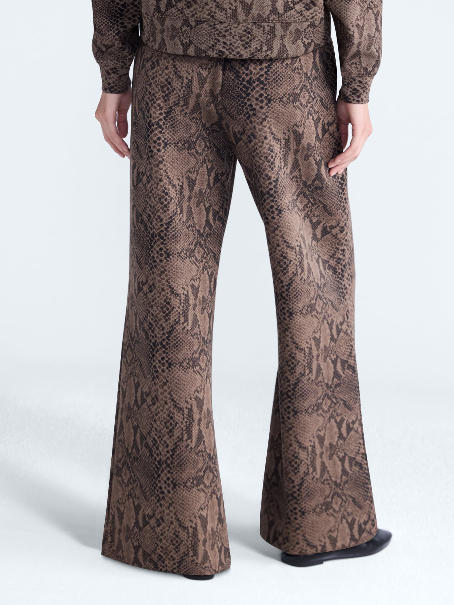 Scoop Women’s and Women’s Plus New Scubaknit Seamed Sweatpants, Regular and Short Lengths, Sizes XS-4X