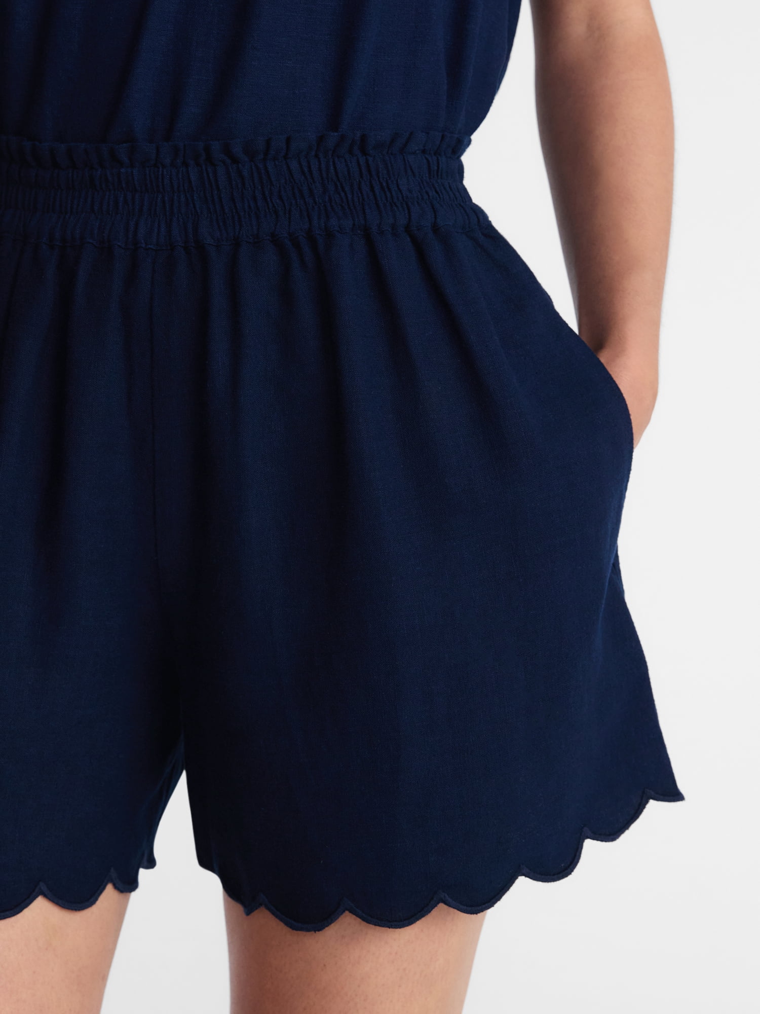 Time and Tru Women's Linen Blend Shorts with Scalloped Hem, Sizes XS-XXXL