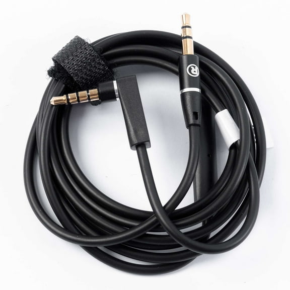 Radioshack 3.5 MM MALE TO 3.5 MM RIGHT ANGLE MALE CABLE WITH MICROPHONE BLACK 4.6FT
