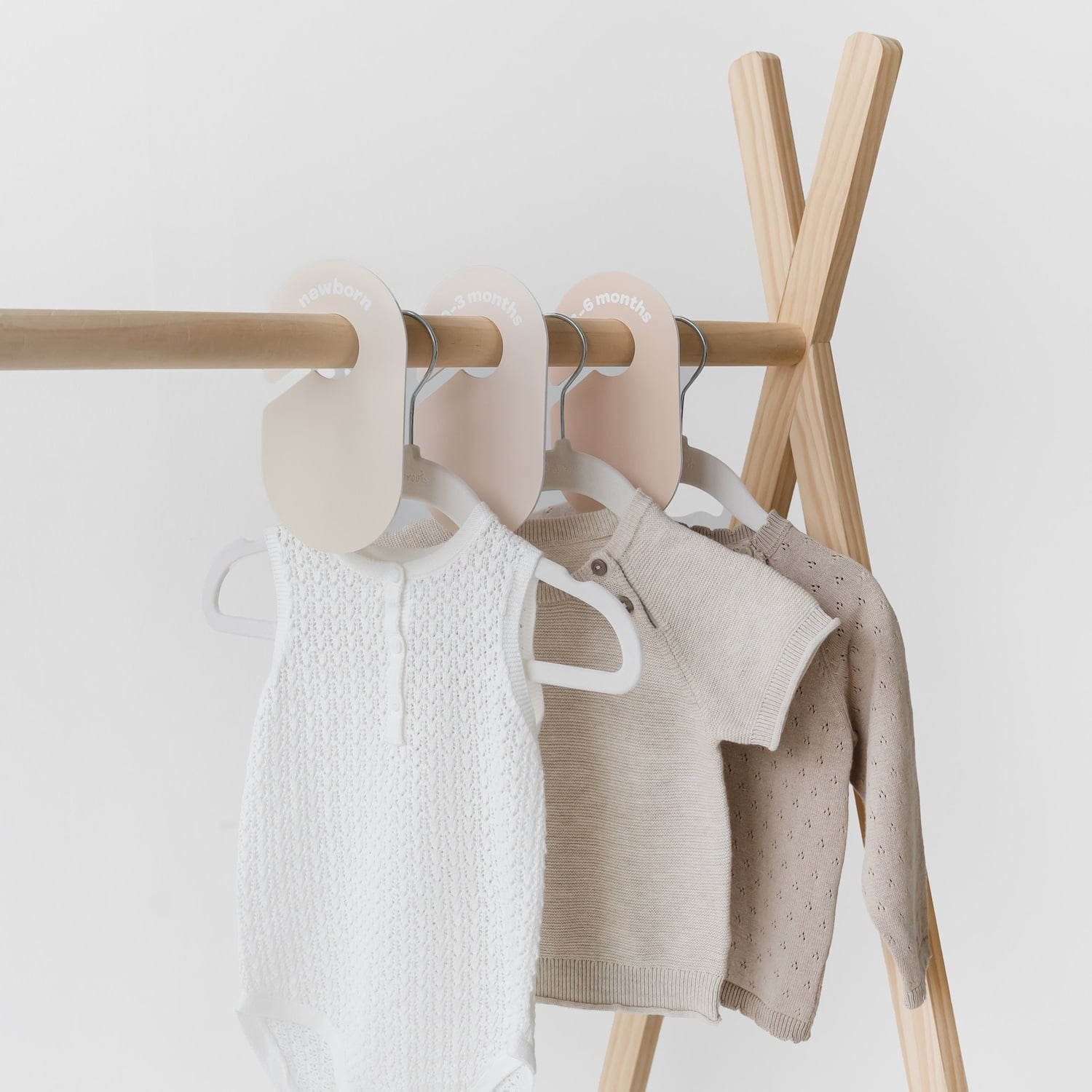 3 Sprouts Baby Velvet Hanger Cream (15pk) & Neutral Closet Divider Set