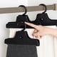 thumbnail image 1 of Percha para pantalones sin costuras | Percha de plástico resistente | Perchero para pantalones resistente a las arrugas | Diseño compacto | Organizador duradero para el hogar para pantalones, abr, 1 of 5