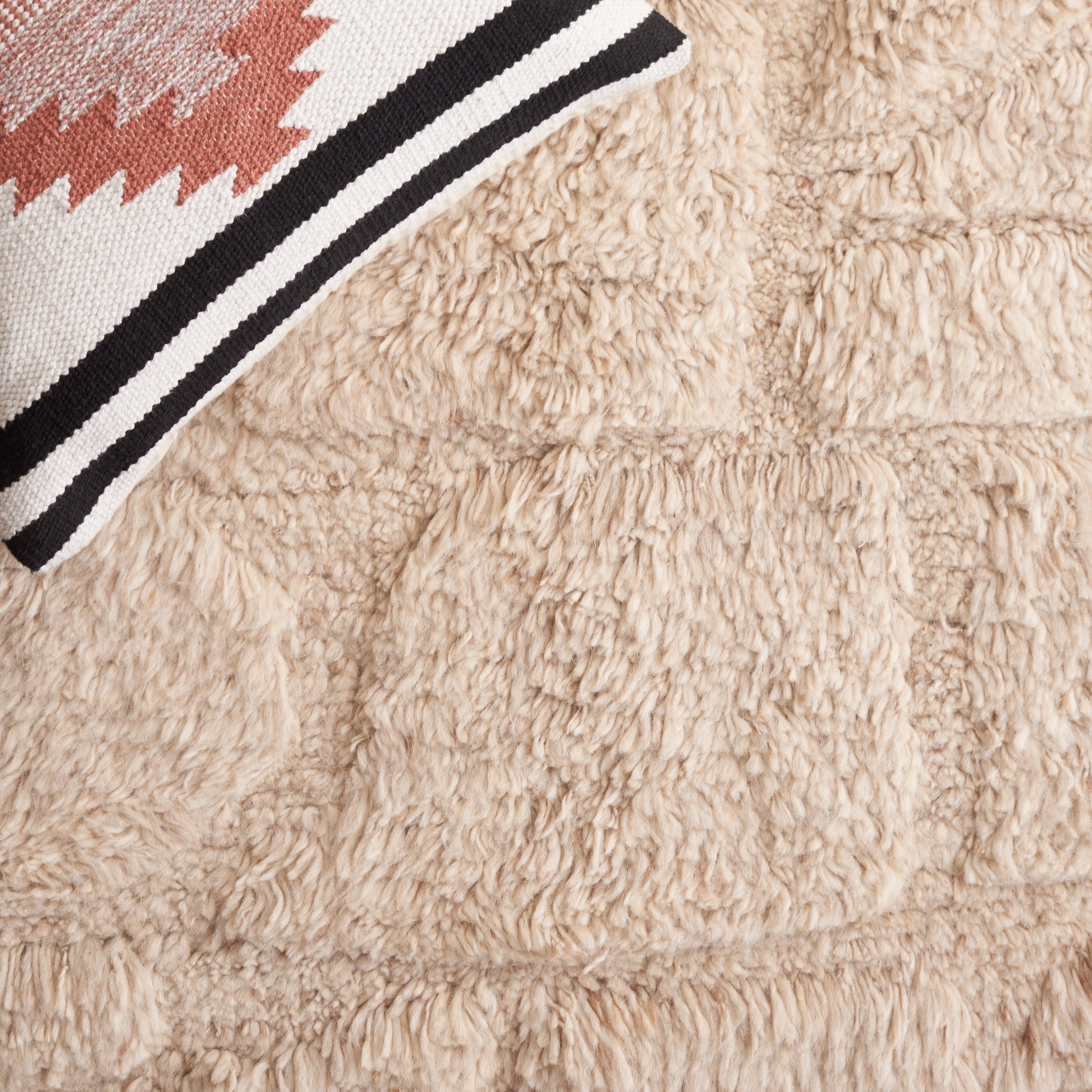 SAFAVIEH Kenya Chanelle Distressed Area Rug, Beige, 4' x 6'