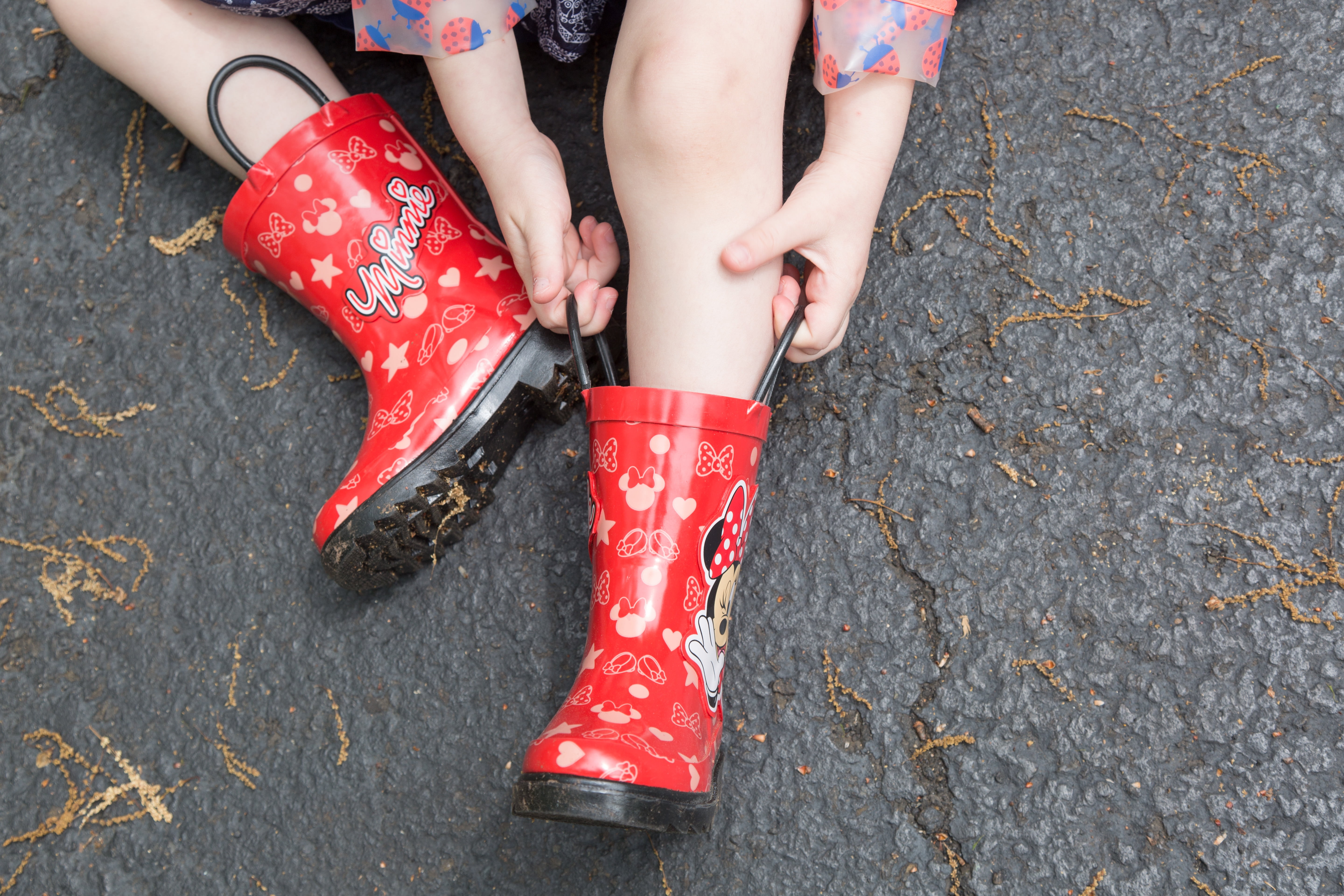 Minnie mouse rain shop boots walmart